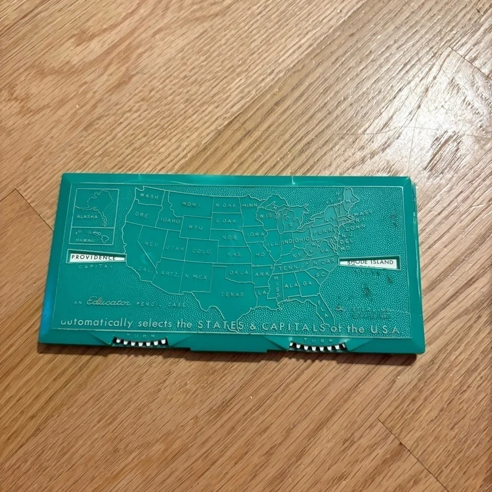 VINTAGE 1960 STERLING BRAND STATES & CAPITALS PLASTIC PENCIL CASE Topper Green